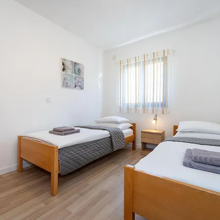 아파트 My Dalmatia - Sea View Masha With Private Heated Pool 스타리그라드 파클레니차