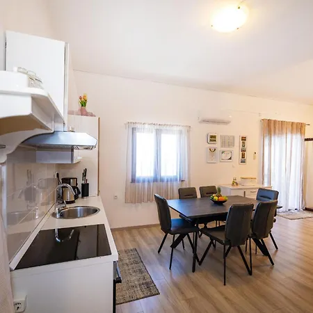 아파트 My Dalmatia - Sea View Masha With Private Heated Pool 스타리그라드 파클레니차
